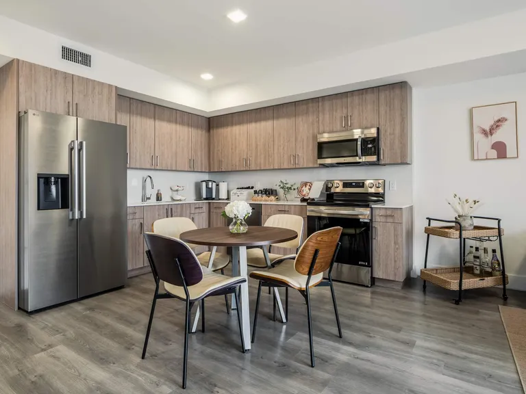 1025 Metro apartment community photo