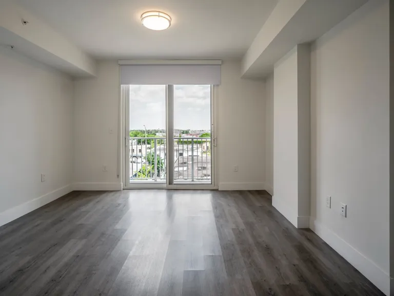 1025 Metro apartment community photo