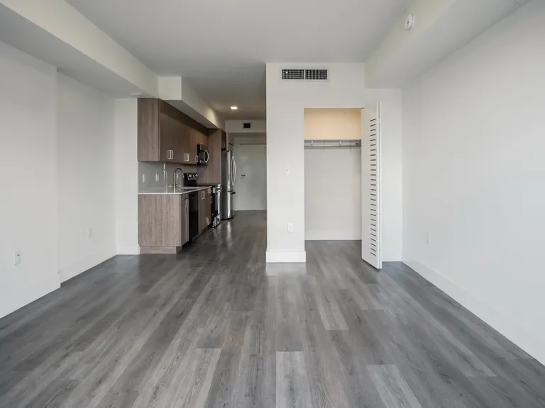 1025 Metro apartment community photo