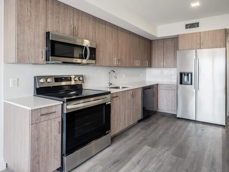 1025 Metro apartment community photo