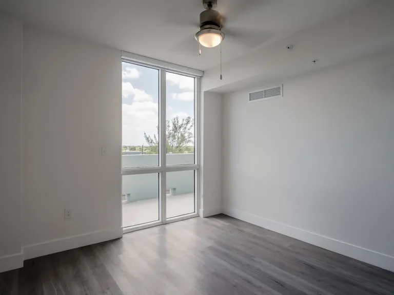 1025 Metro apartment community photo