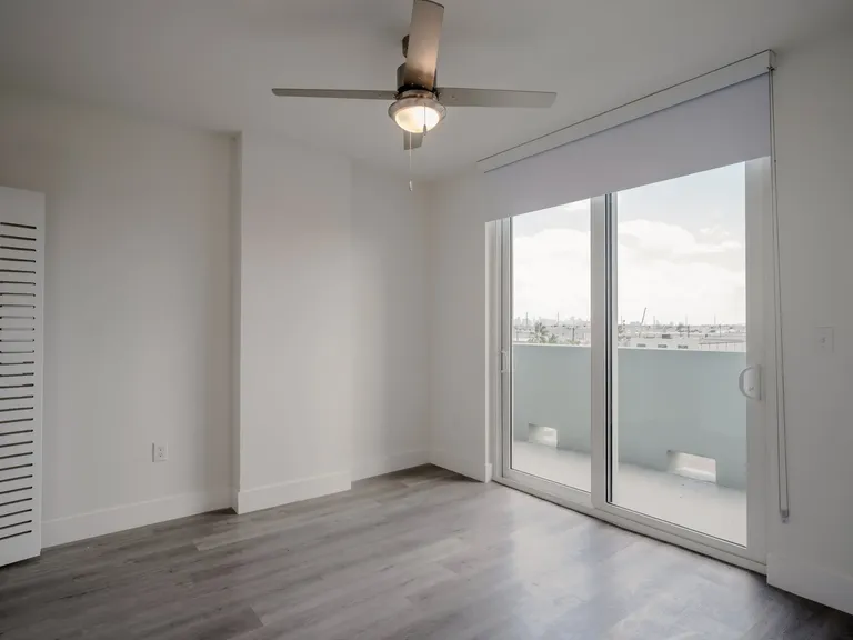 1025 Metro apartment community photo