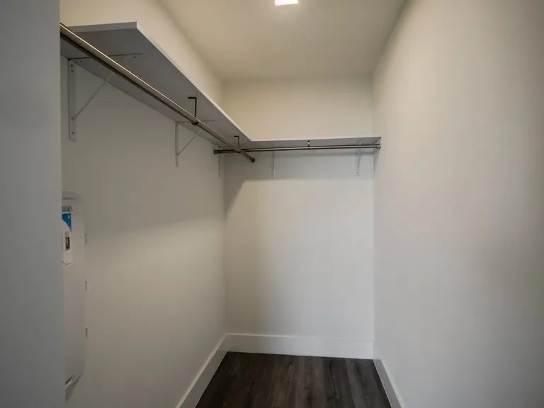 1025 Metro apartment community photo