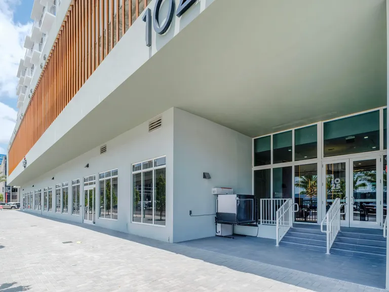 1025 Metro apartment community photo