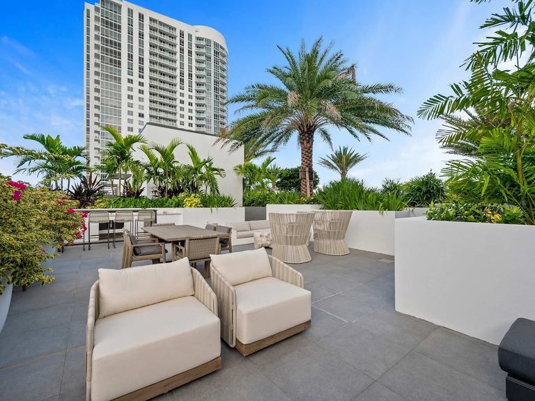 10X Las Olas Walk apartments in Fort Lauderdale, FL – photo 32