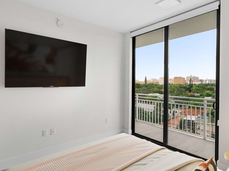 1601 Coral Gate apartments in Miami, FL – photo 17
