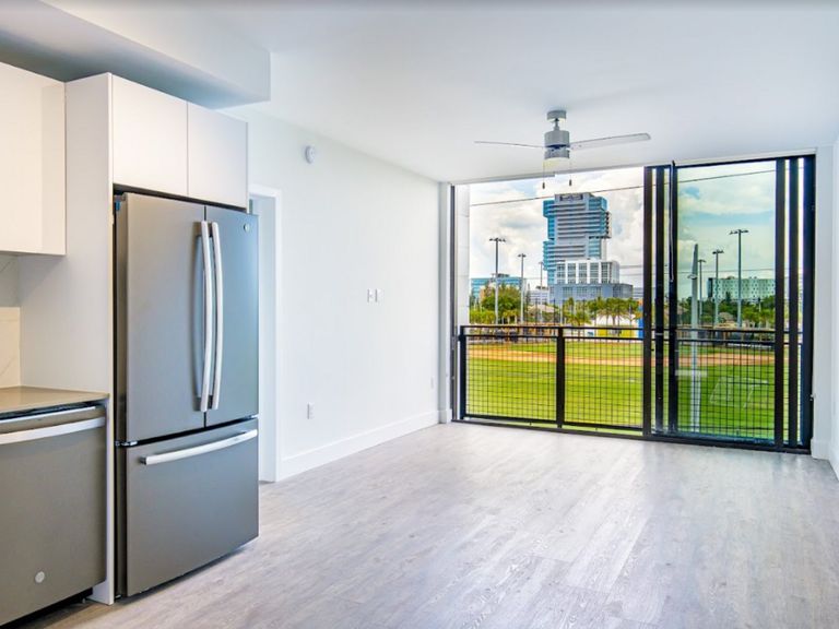 215 Park apartments in Hallandale Beach, FL – photo 7