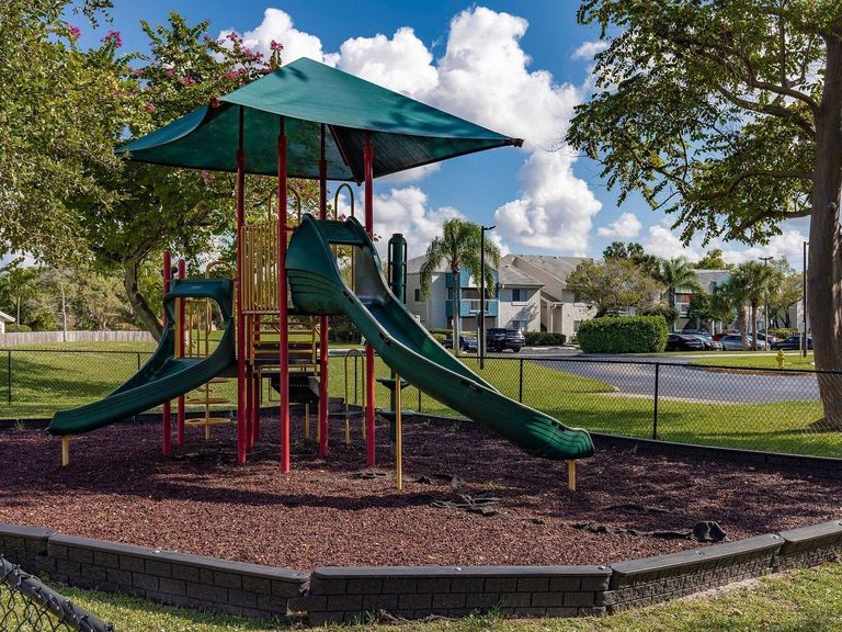 8800 Lakeside apartments in Tamarac, FL – photo 10