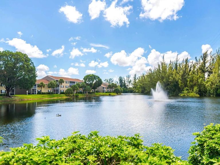 Advenir at Walden Lake apartments in Miami, FL – photo 6