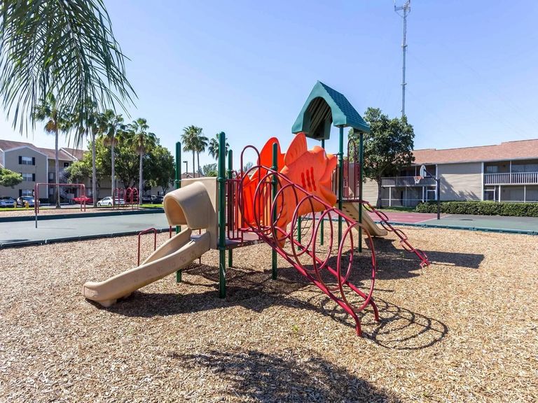Advenir at Walden Lake apartments in Miami, FL – photo 8