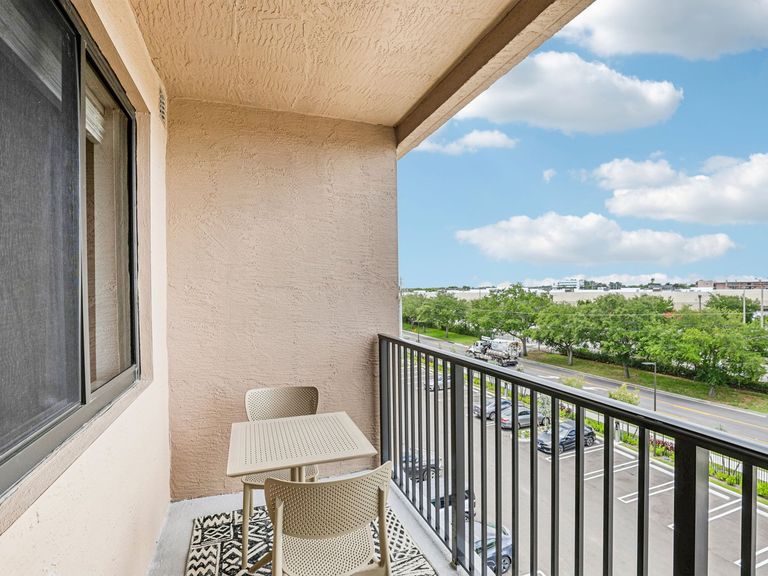 Alexan Ludlam Trace apartments in Miami, FL – photo 72
