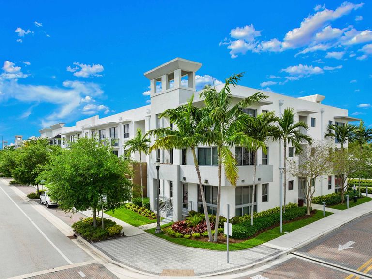 ArtSquare at Hallandale apartments in Hallandale Beach, FL – photo 10