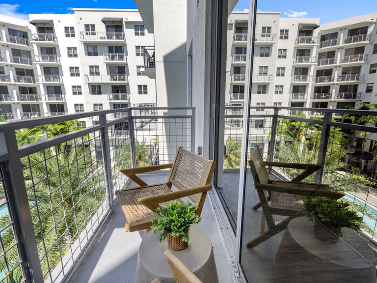 ArtSquare at Hallandale apartments in Hallandale Beach, FL – photo 35