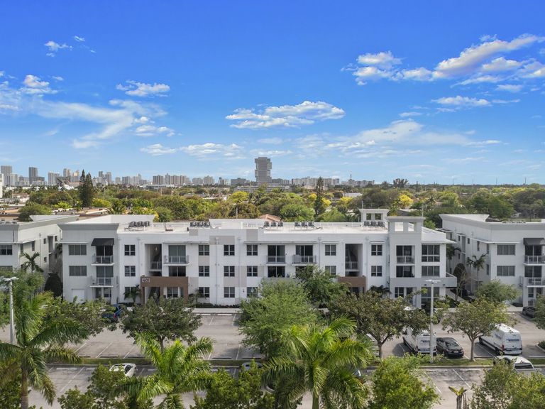 ArtSquare at Hallandale apartments in Hallandale Beach, FL – photo 36