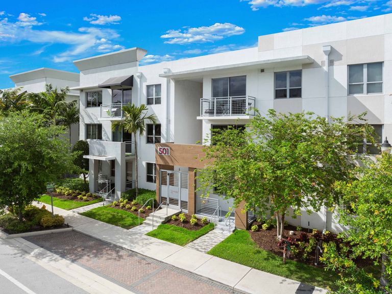 ArtSquare at Hallandale apartments in Hallandale Beach, FL – photo 9
