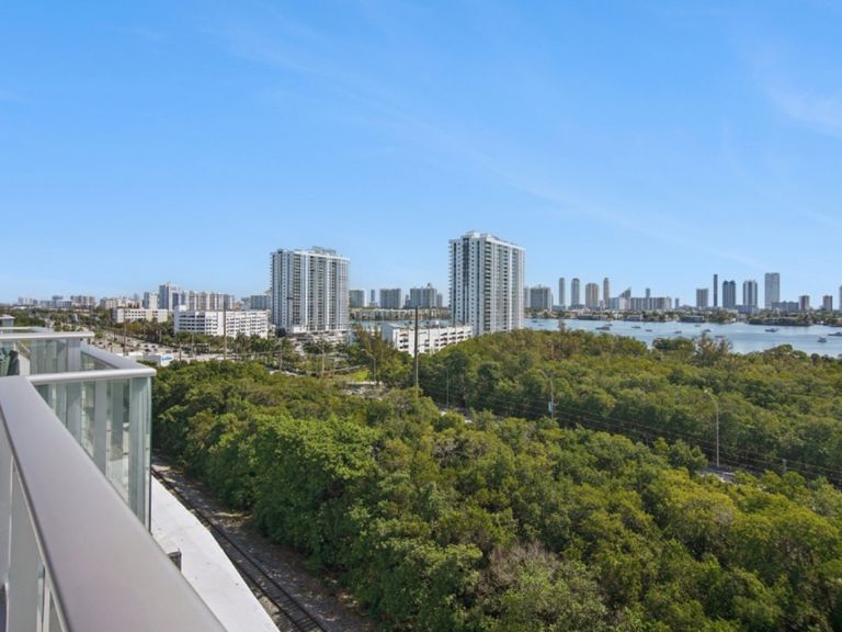 Aura North Miami Beach apartments in North Miami Beach, FL – photo 19