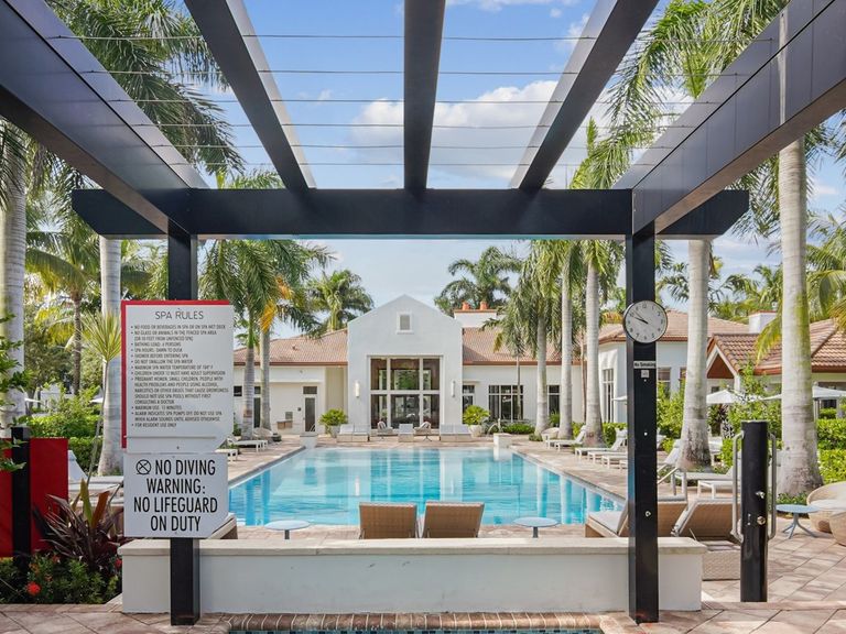 Avalon Bonterra apartments in Hialeah, FL – photo 16