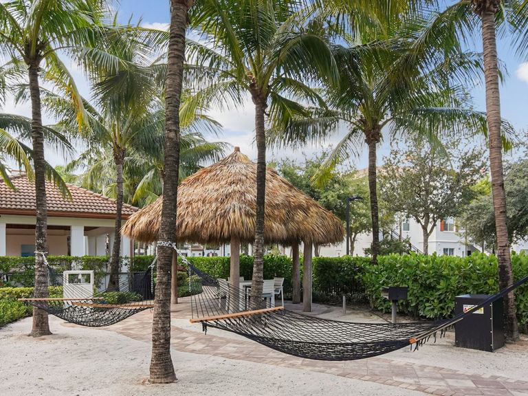 Avalon Bonterra apartments in Hialeah, FL – photo 21