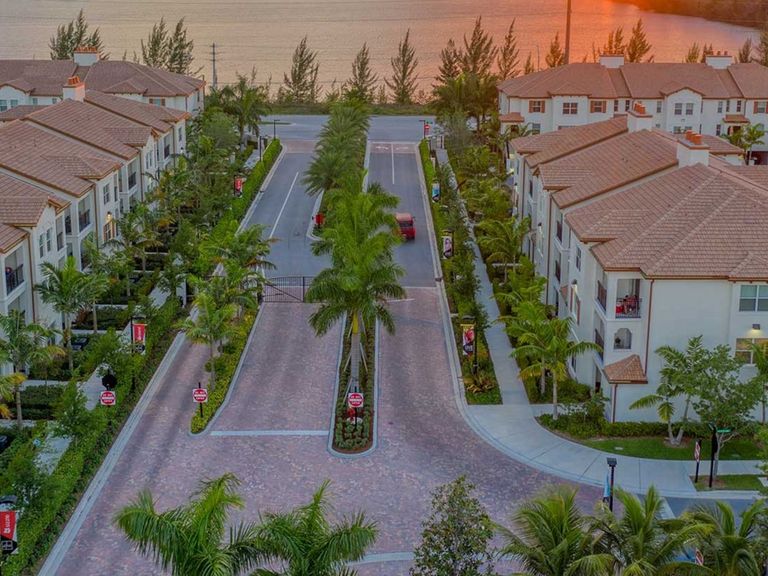 Avalon Bonterra apartments in Hialeah, FL – photo 29