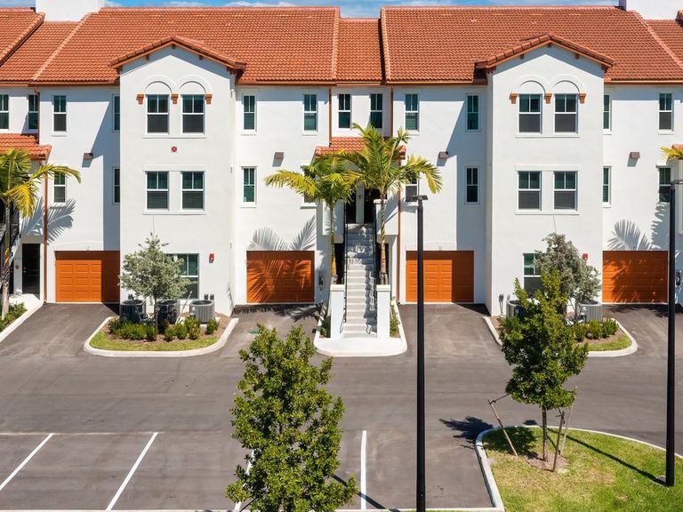Avalon Miramar Park Place apartments in Miramar, FL – photo 41
