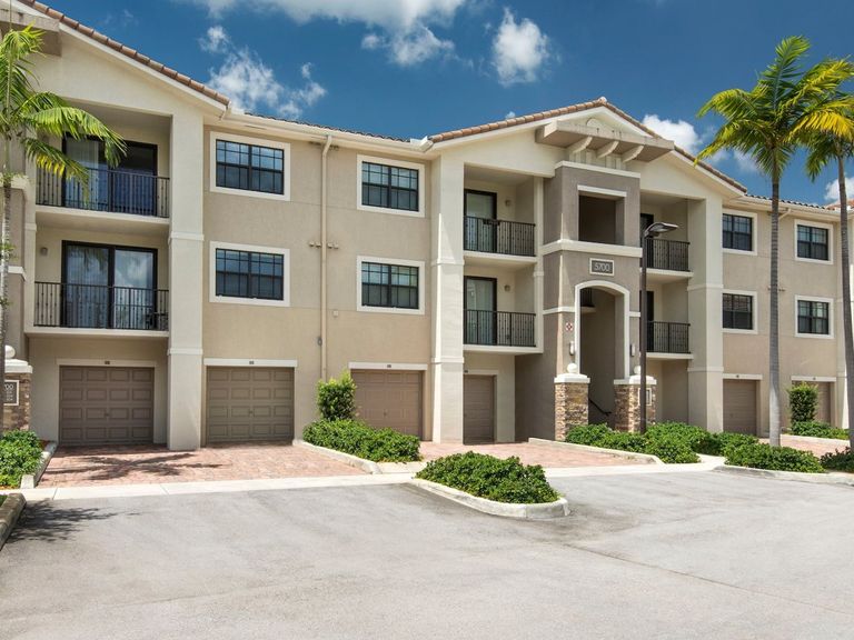 Avalon Toscana apartments in Margate, FL – photo 32