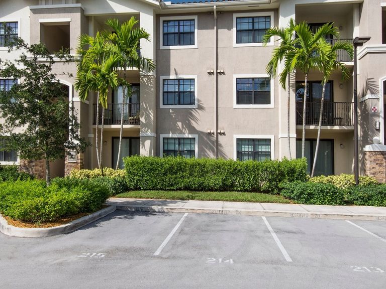 Avalon Toscana apartments in Margate, FL – photo 33