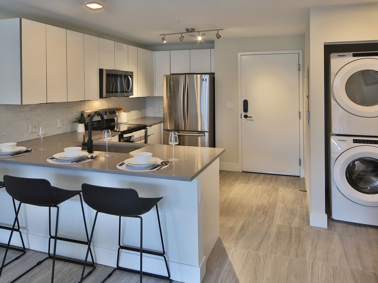 Avery Dania Pointe Apartments apartments in Dania Beach, FL – photo 16