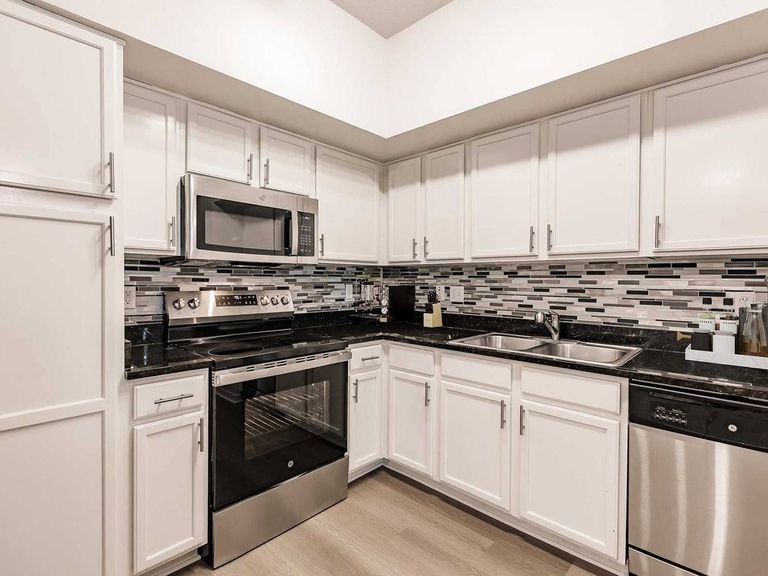 Aviah Flagler Village apartments in Fort Lauderdale, FL – photo 16