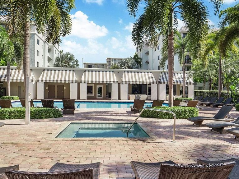 Beach Place apartments in Sunny Isles Beach, FL – photo 17