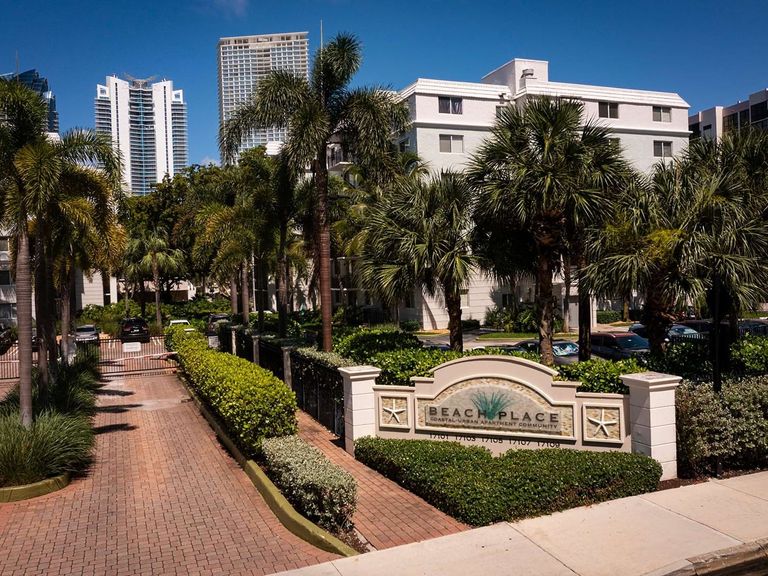 Beach Place apartments in Sunny Isles Beach, FL – photo 20