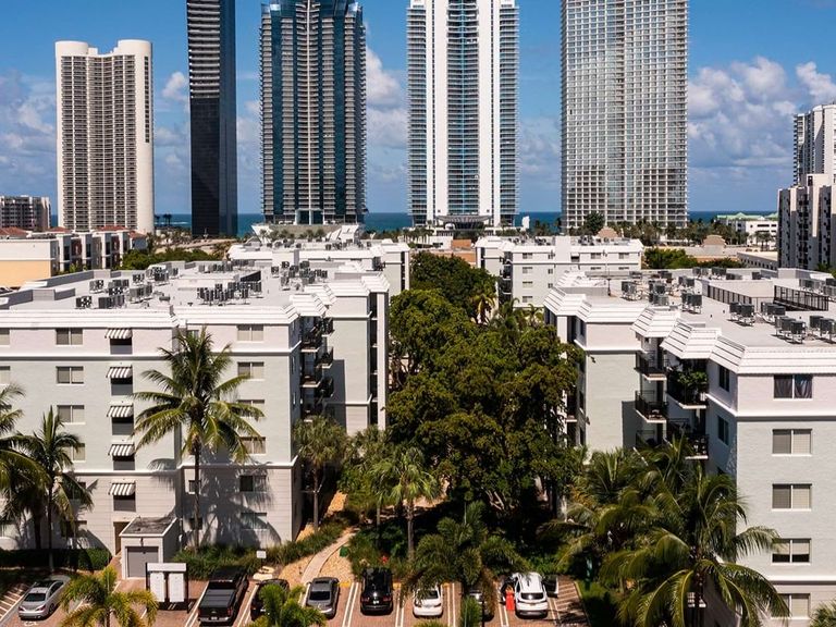 Beach Place apartments in Sunny Isles Beach, FL – photo 39