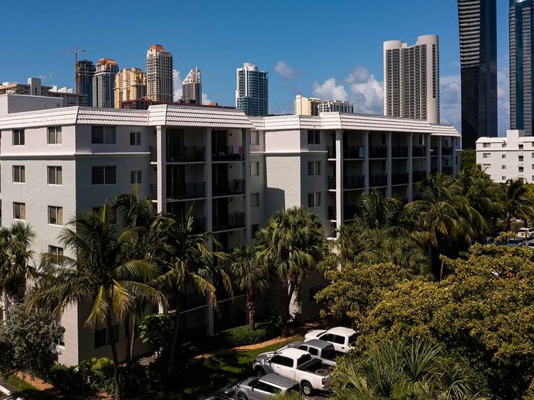 Beach Place apartments in Sunny Isles Beach, FL – photo 40