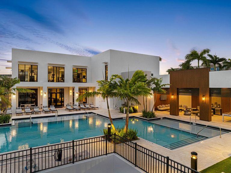 Caroline Golden Glades apartments in Miami, FL – photo 10