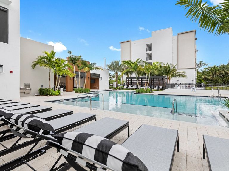 Caroline Golden Glades apartments in Miami, FL – photo 11