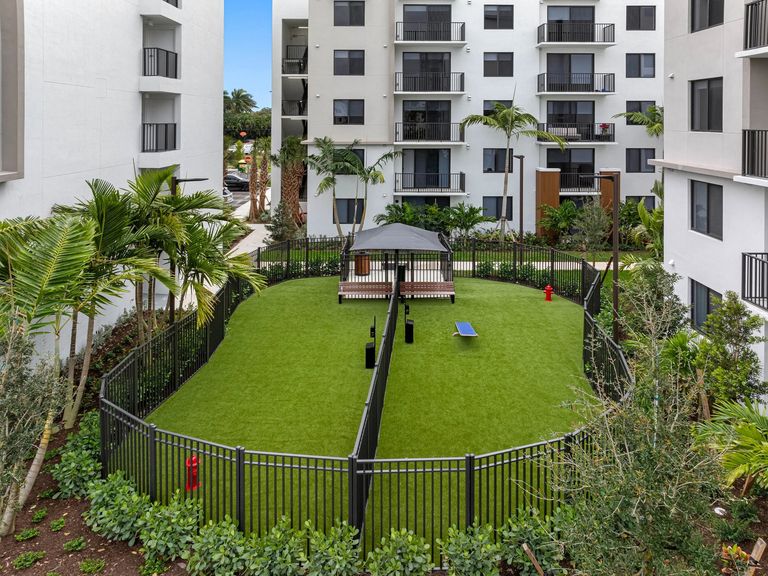Caroline Golden Glades apartments in Miami, FL – photo 14