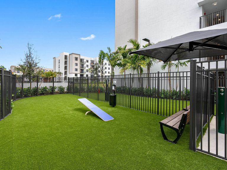 Caroline Golden Glades apartments in Miami, FL – photo 15