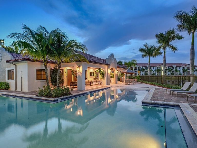 Celebration Pointe apartments in Margate, FL – photo 7