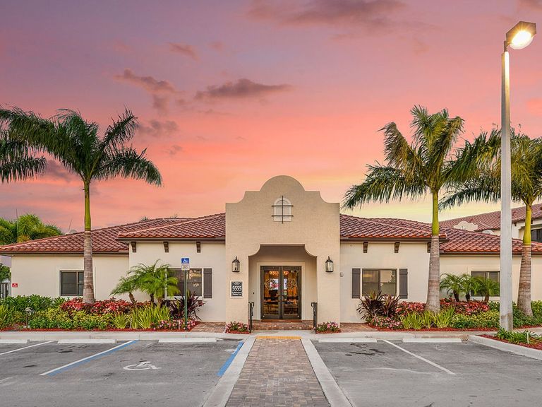 Celebration Pointe apartments in Margate, FL – photo 9