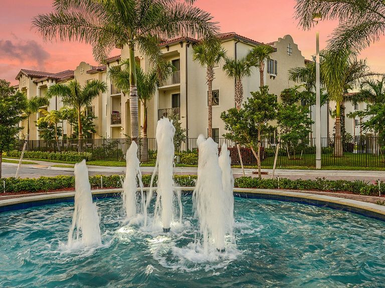 Celebration Pointe apartments in Margate, FL – photo 11