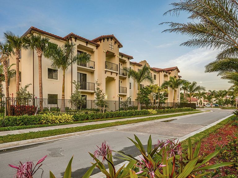 Celebration Pointe apartments in Margate, FL – photo 13