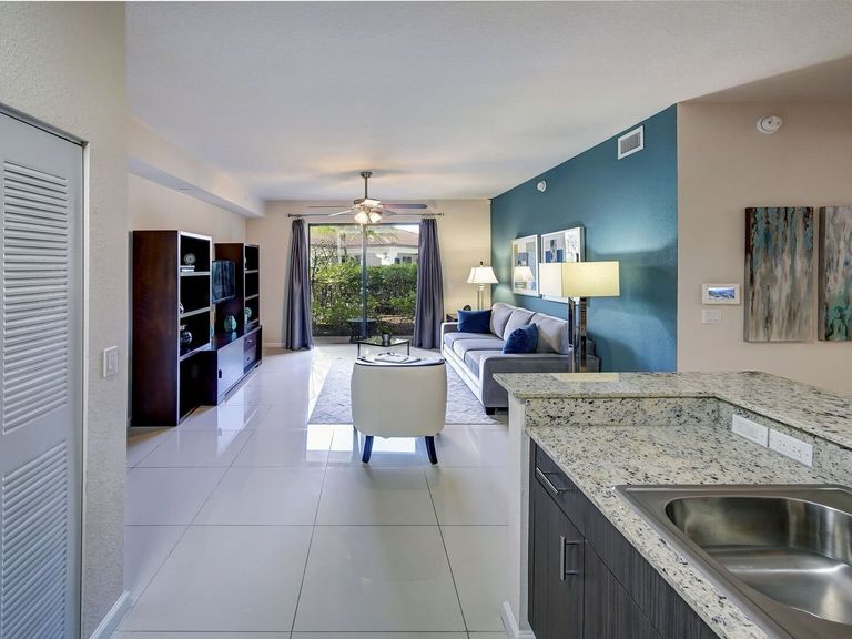 Celebration Pointe apartments in Margate, FL – photo 21