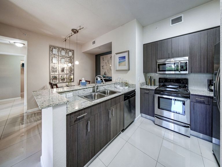 Celebration Pointe apartments in Margate, FL – photo 25