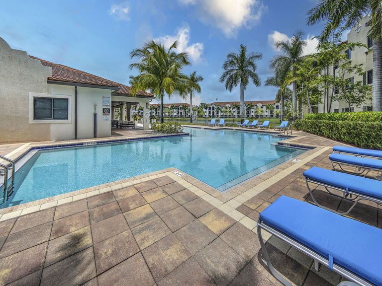 Celebration Pointe apartments in Margate, FL – photo 31