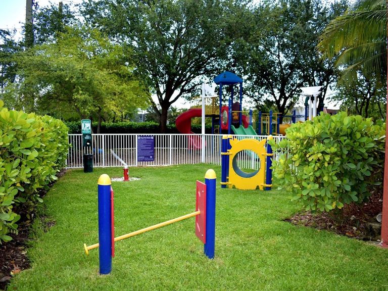 Cherry Grove Village apartments in Miami, FL – photo 10