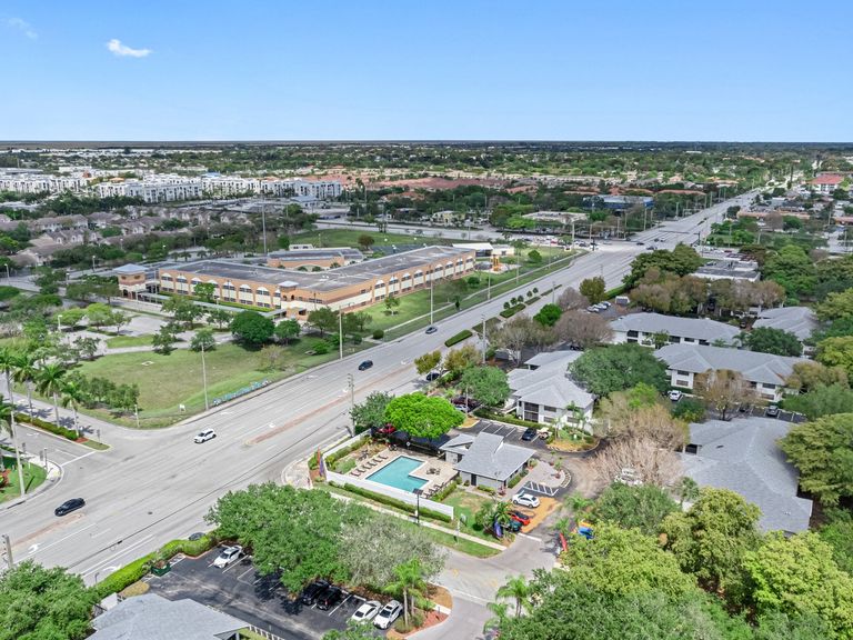 Circle Sunrise apartments in Sunrise, FL – photo 20