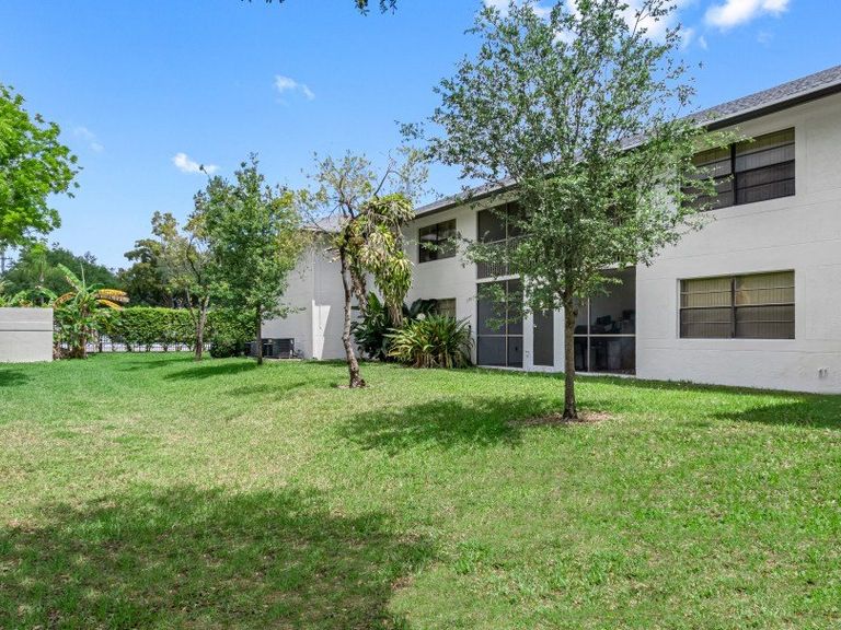 Circle Sunrise apartments in Sunrise, FL – photo 24