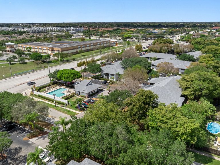 Circle Sunrise apartments in Sunrise, FL – photo 28