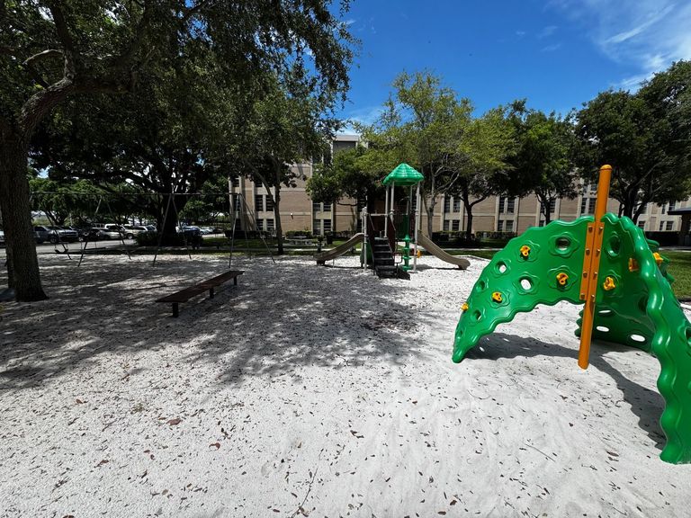 Coral Haven Apartments apartments in Miami, FL – photo 10