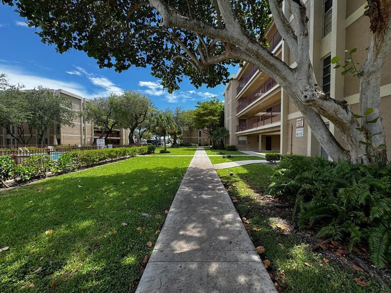 Coral Haven Apartments apartments in Miami, FL – photo 11