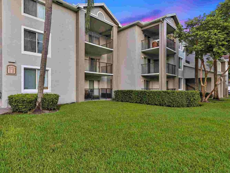 Coral Vista apartments in Tamarac, FL – photo 14